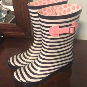 Size 7 rain boots